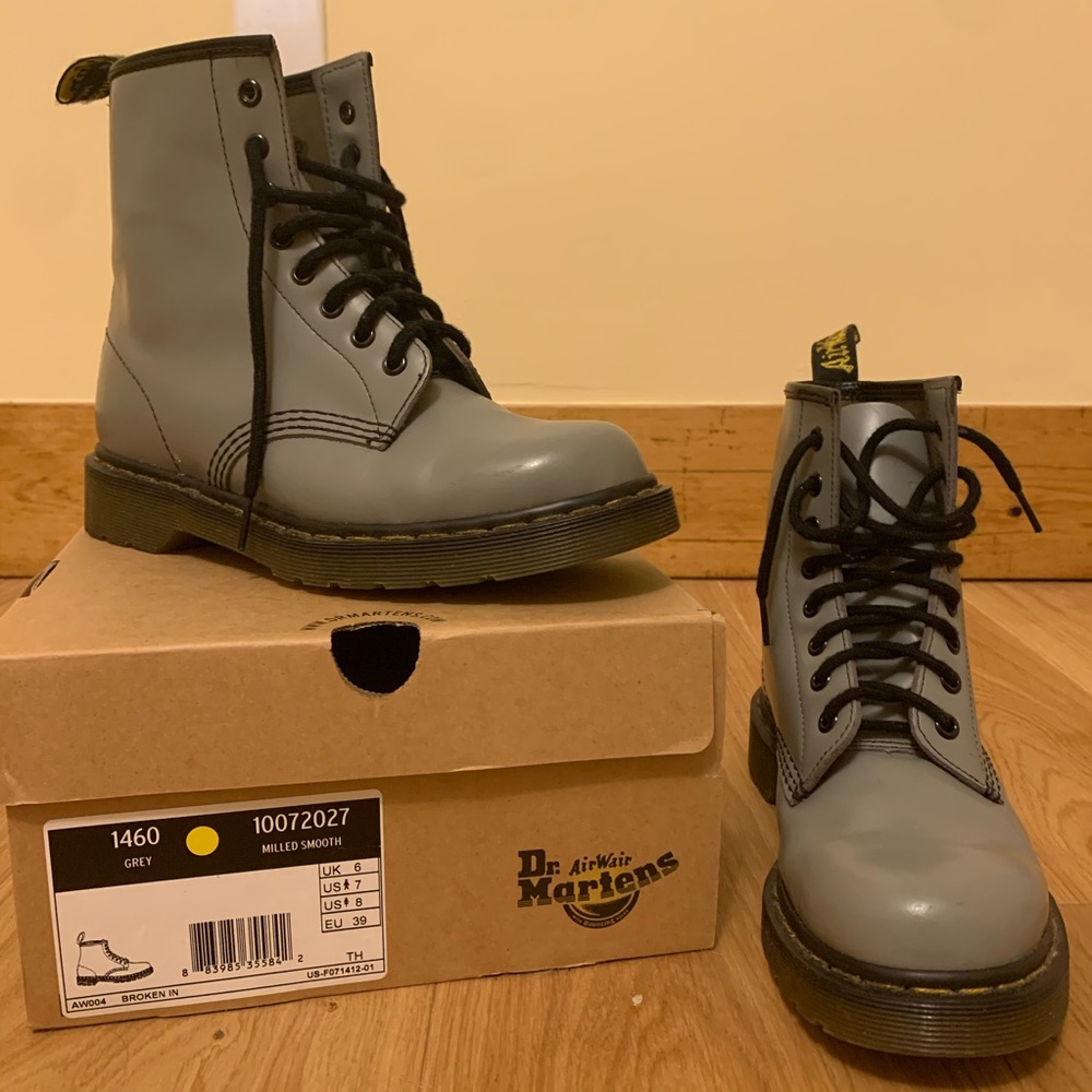 1460 Smooth Leather Lace Up Dr. Martens - Grey